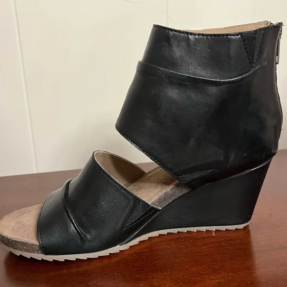 Diba True "Next N Line" Black Leather Wedge Sandals 10 NWOT - Picture 7 of 16